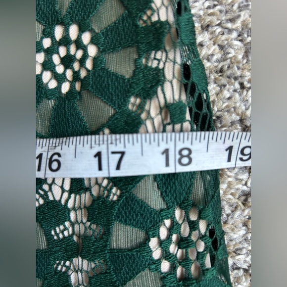 Jessica Howard Emerald Green Lace Dress w/3/4 sleeves and nude lining size 10 - Picture 12 of 14